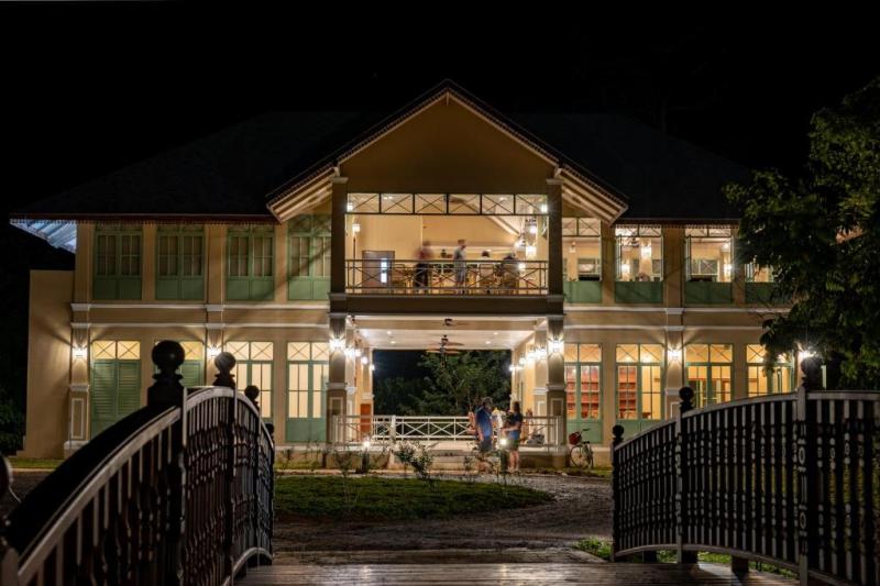 lost-horizon-resort-khao-sok-eten