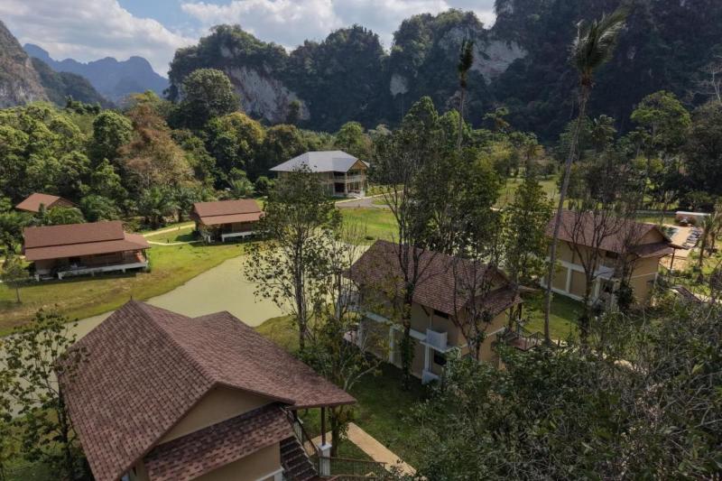 lost-horizon-resort-khao-sok-uitzicht-terrein