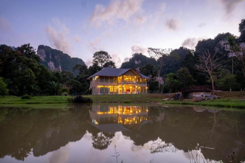 lost-horizon-resort-khao-sok-avond-sfeer