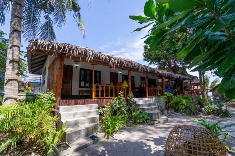 Lipe Beach Resort Sunrise beach