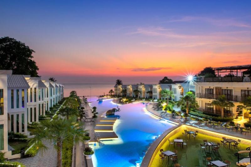 Vannee Golden Sands Green wood Travel