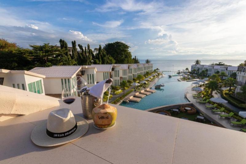 Vannee Golden Sands Green wood Travel